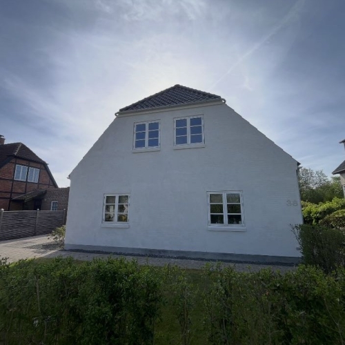 Facaderenovering af hvid villa i Dragør på Amager.