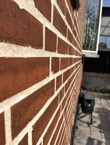 Detalje af facaderenovering på Amager med omfugning af murværk.