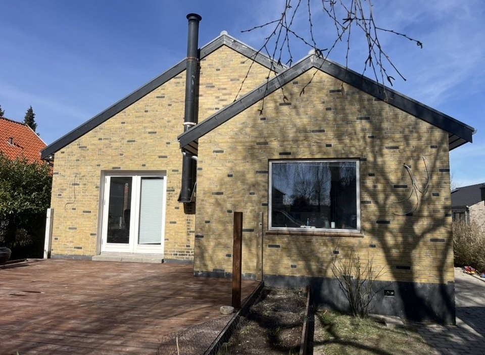 Facaderenovering af bolig i Kastrup på Amager med omfugning af murværk.